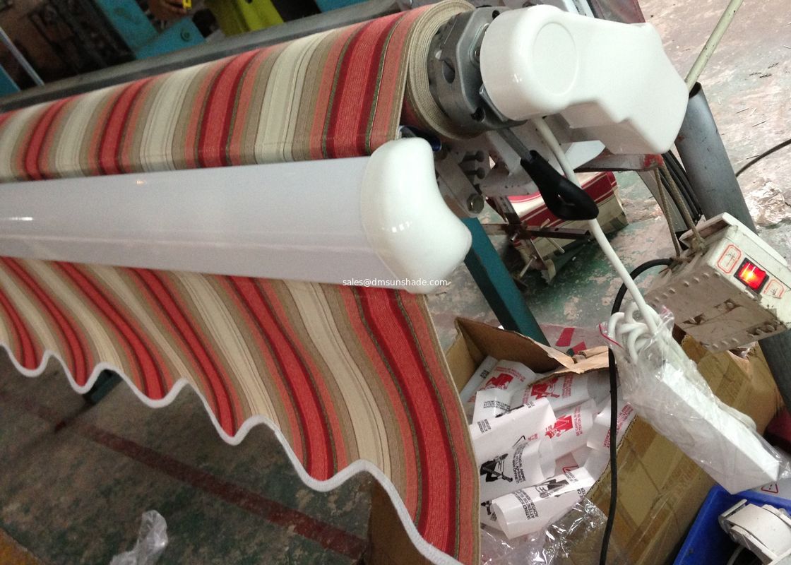 light open retractable awning / Both motor and manual control awning