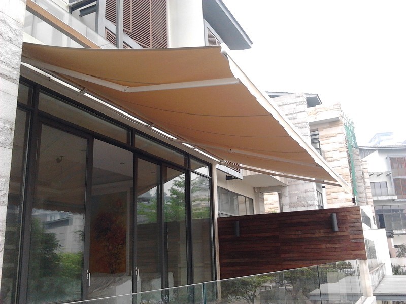 light open retractable commercial awning