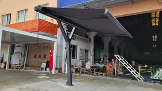 Independent full-cassete retractable awning