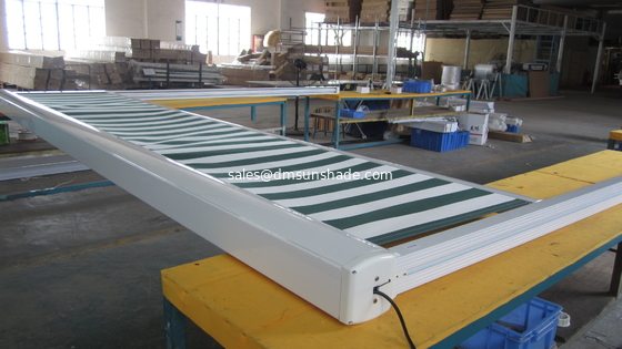 Waterproof And Sunscreen Retractable Roof Awning Sunroom Retractable Awning